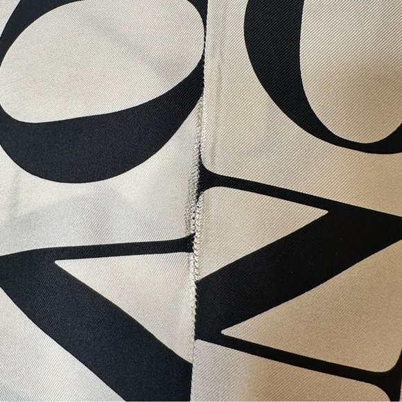 Vintage Valentino! Logomania black and white Blouse with detached tie/scarf - Picture 7 of 12